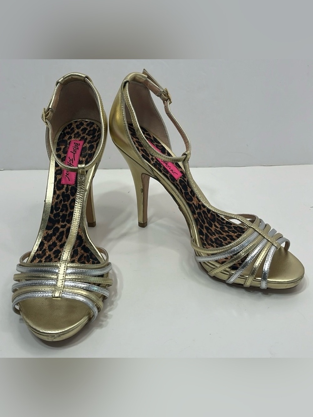 BETSEY JOHNSON shiny Gold and Silver pumps heels shoes women’s size 8.5